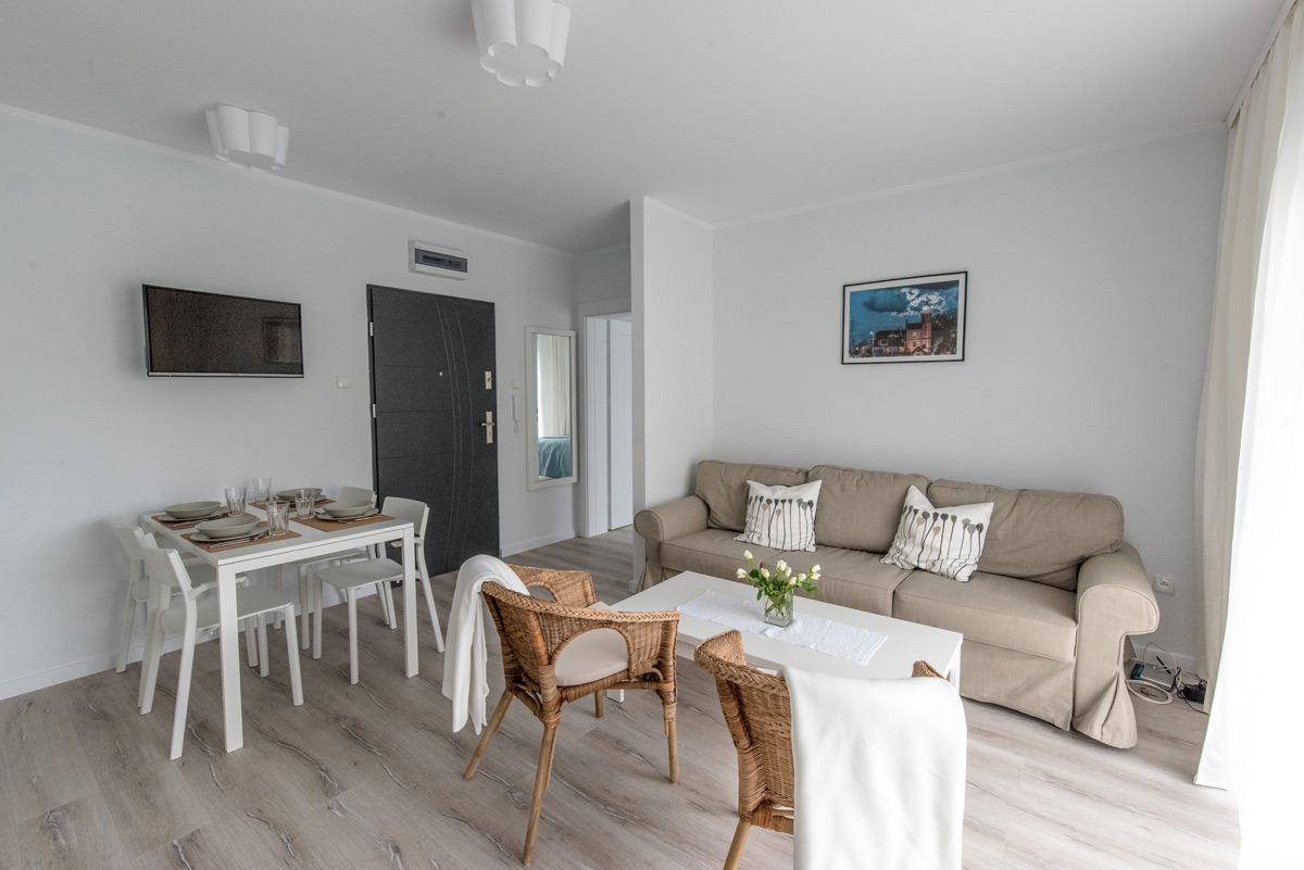 Apartament w Ustce - salon z aneksem kuchennym